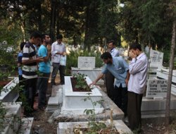 Ramazan'da Mezarlık Ziyaretleri Arttı