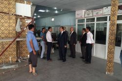 Van Valisinden  bombalı saldırıda iş yerleri hasar gören esnafa ziyaret