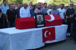 Bingöl Karlıova'da hayatını kaybeden 2 geçici köy korucusu toprağa verildi video foto