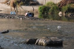 Murat nehri kanalizasyon suları ve çöplerden geçilmiyor