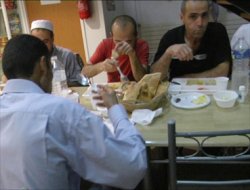 Paris Medine Camii'nde İftar Yemeği Geleneği