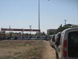 Akçakale Gümrük Kapısında Yoğunluk