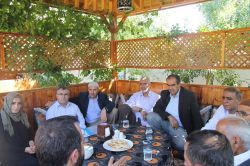 Yazar Kökçe, Hizbullah mahkumlarını köşesine taşıdı