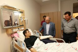 Mardin Valisi Yaman’dan yaralıya ziyaret