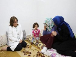 Wezîra Polîtîkayên Civat û Malbatê li Entabê beşdarî taziyê bû