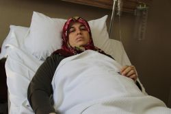 Kur’an öğreticisi doğum için gittiği hastanede gözaltına alınıyor