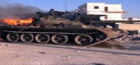 Halep caddelerinde asker cesetleri (video)