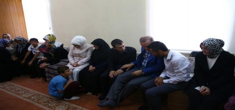 Serokomar mexdûrên qetlîama Entabê ziyaret kir