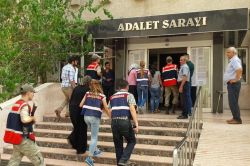 Batman'da FETÖ'den 2 kadın tutuklandı