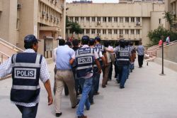 Batman’da 10 polis gözaltına alındı