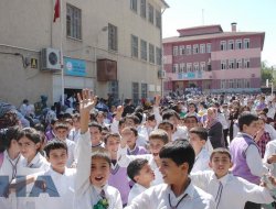 Li Mêrdînê 149 mamoste hatin îxrackirin