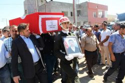 Katledilen korucu Kürtçe ağıtlarla defnedildi