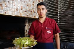 Kahvaltı sofralarının vazgeçilmezi: Fıstıklı katmer