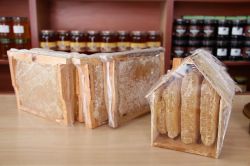 Van’ın yaylalarında üretilen bal tezgâhlardaki yerini aldı