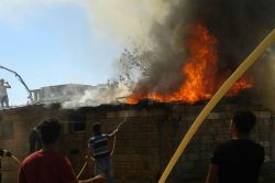 Yaşlı bir çiftin yaşadığı evde yangın çıktı