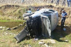 Aracıyla şarampole yuvarlanan bir kişi hayatını kaybetti