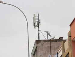 Mahalle Aralarına Kurulan Baz İstasyonları Tehlike Saçıyor