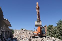 Sur’da yıkım çalışmaları devam ediyor