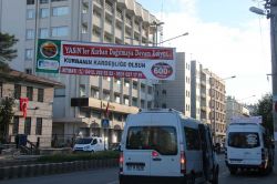 Diyarbakır’da ‘Yasinler Kurban Dağıtmaya Devam Ediyor’ afişleri asıldı