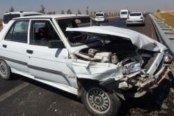 Çınar'da kontrolden çıkan otomobil bariyerlere çarptı: 3 yaralı