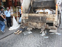 Mersin'de Çöp Arabasının Çarptığı Kadın Öldü