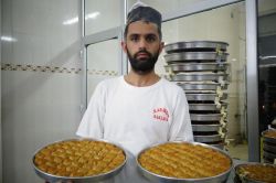 Baklavacıların mesaisi bayram sabahına kadar sürüyor
