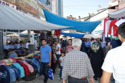 Bayrama saatler kala çarşı pazarda hareketlilik artı