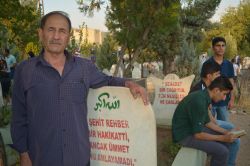 Arefe günününde kabristanlara ziyaretçi akını