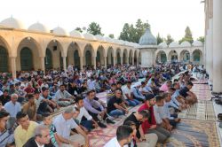 Şanlıurfalılar camilere akın etti