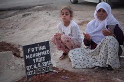 Düğün saldırısında ölenlerin mezarlarına Bayram ziyareti