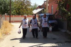 Yeni İhya-Der ihtiyaç sahiplerine kurban eti dağıttı