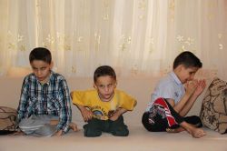 Suriyeli aile görme engelli çocukları için yardım bekliyor