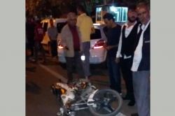 Motosikletin çarptığı yaya ağır yaralandı