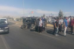 Yan yatan araçtan yara almadan kurtuldu