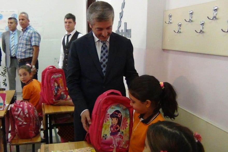Gaziantep Şahinbey'de öğrencilere kırtasiye yardımı