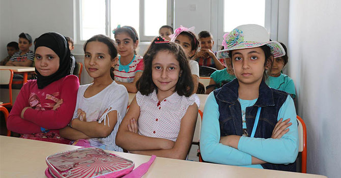 Suriyeli öğrenciler devlet okullarına gidebilecek