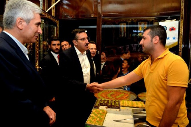 Bakan Bülent Tüfenkçi, Sur esnafını ziyaret etti