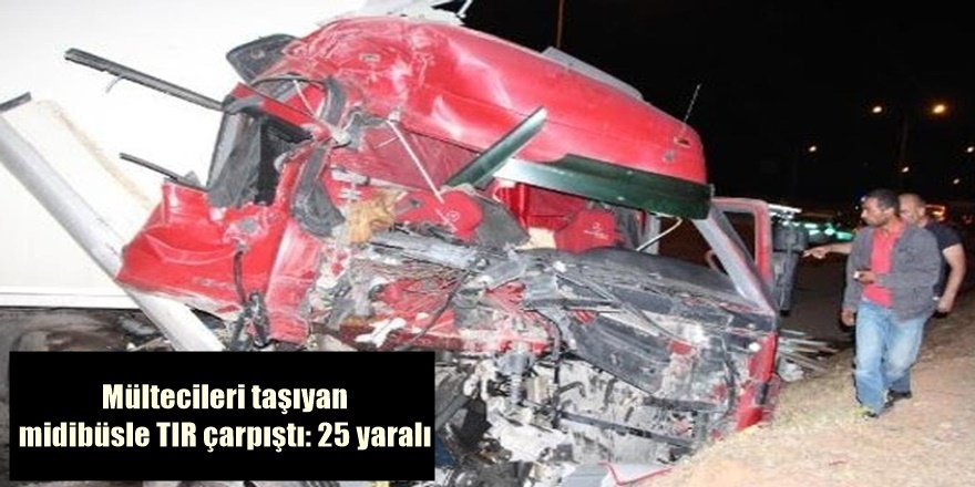 Suruç'ta mültecileri taşıyan midibüsle TIR çarpıştı: 25 yaralı