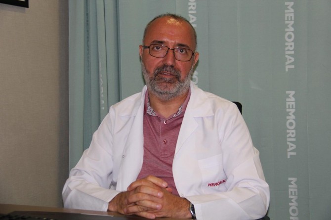 Gülme ve hapşırma sırasında tekrarlayan idrar kaçırmaya dikkat