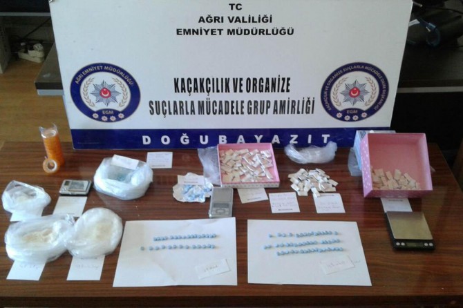Ağrı'da uyuşturucu tacirlerine operasyon: 3 kişi tutuklandı