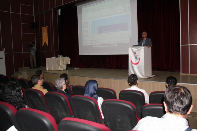 Diyarbakır'da sağlık çalışanlarına tıp hukuku konferansı verildi
