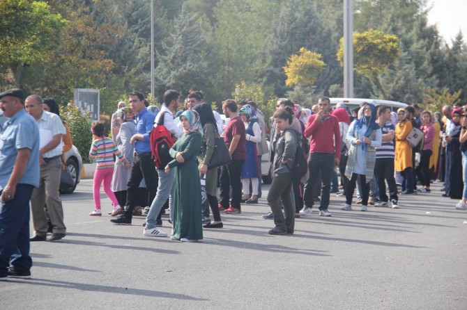 Diyarbakır'da belediyenin toplu ulaşımda kontak kapattırması halkı mağdur etti
