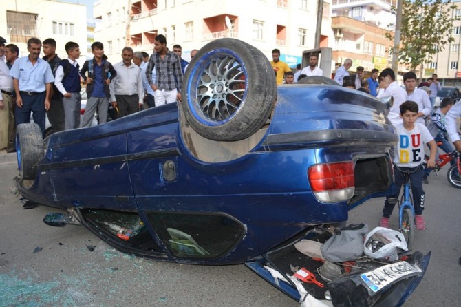 Batman'da ters yatan otomobilden yara almadan kurtuldu