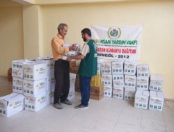 İHH'dan 2 Bin Kişiye Ramazan Paketi