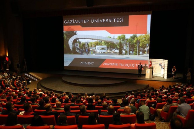 Gaziantep Üniversitesinde 2016-2017 akademik yılı törenle başladı