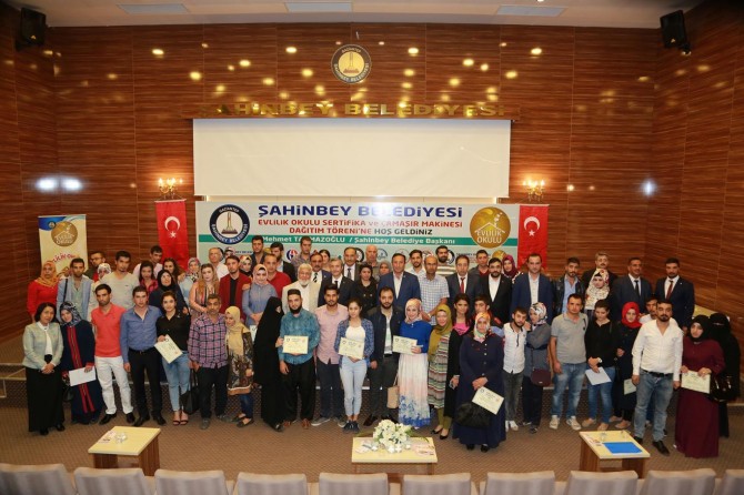 Gaziantep’te evlilik okulundan mezun olanlara sertifikaları verildi