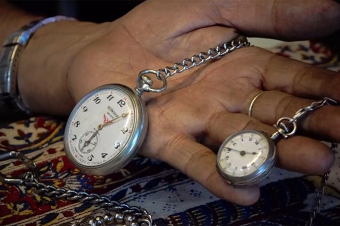 Köstekli saatler antika olarak korunuyor