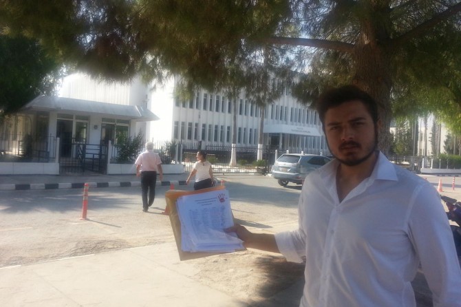 Kıbrıs’ta türbe yanına yapılan kumarhaneye tepki