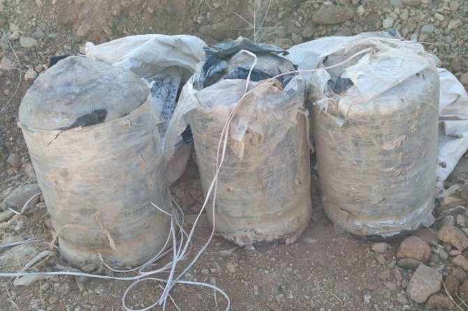 Muş’ta yola tuzaklanmış el yapımı patlayıcı bulundu