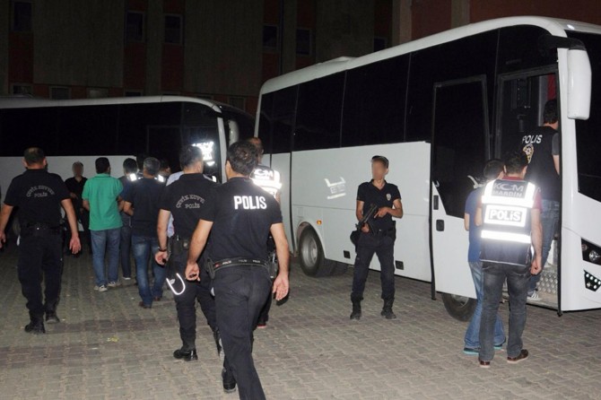 Mardin’de 8 asker tutuklandı